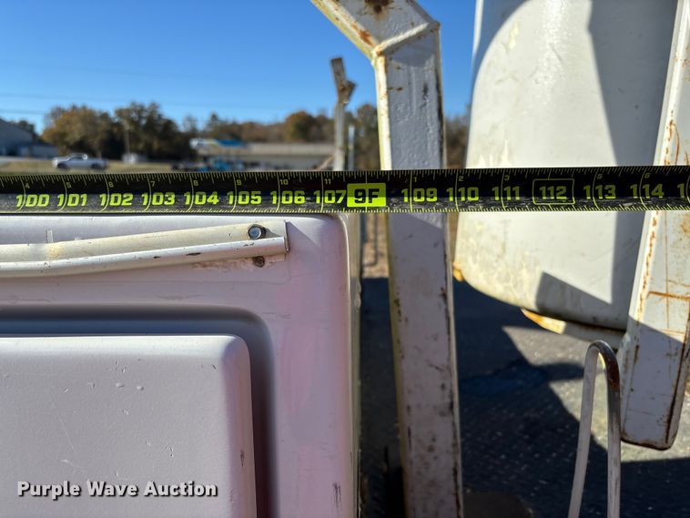 image for item EV3287 2006 Ford F350 Super Duty bucket truck