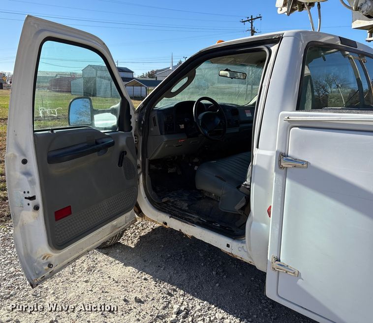 image for item EV3287 2006 Ford F350 Super Duty bucket truck