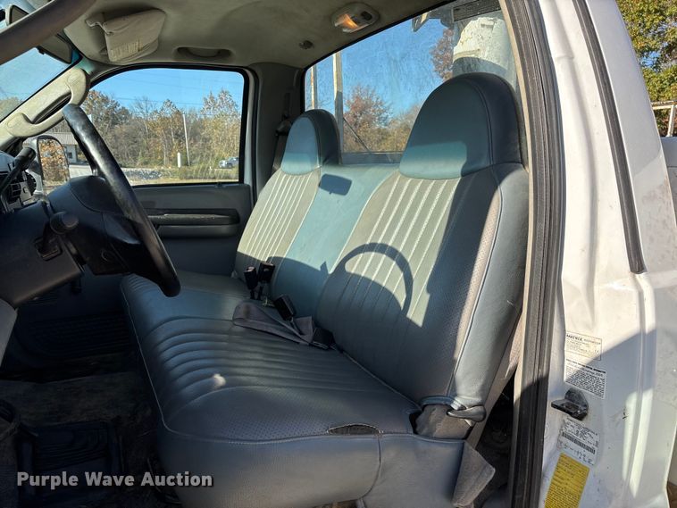 image for item EV3287 2006 Ford F350 Super Duty bucket truck