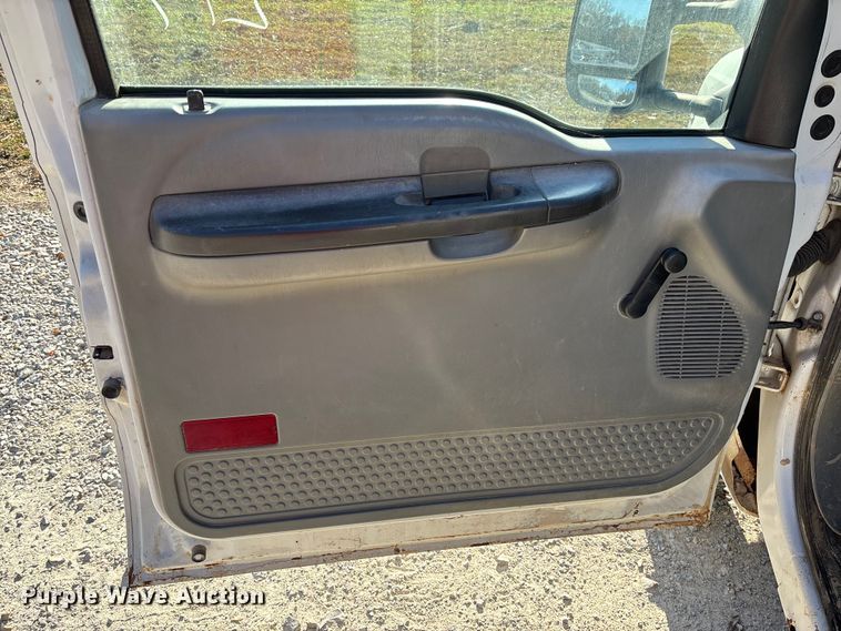 image for item EV3287 2006 Ford F350 Super Duty bucket truck