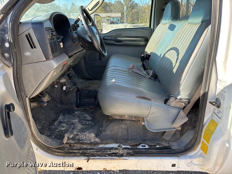 image for item EV3287 2006 Ford F350 Super Duty bucket truck