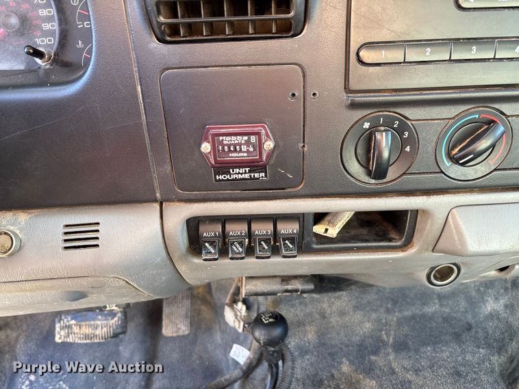 image for item EV3287 2006 Ford F350 Super Duty bucket truck