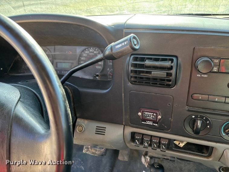 image for item EV3287 2006 Ford F350 Super Duty bucket truck