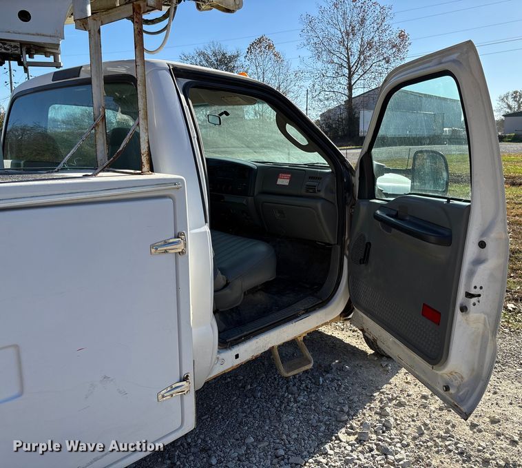 image for item EV3287 2006 Ford F350 Super Duty bucket truck