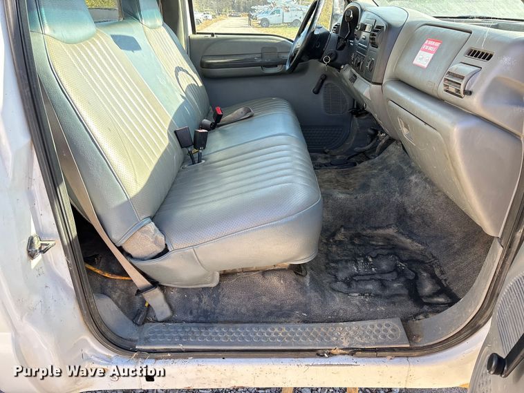 image for item EV3287 2006 Ford F350 Super Duty bucket truck