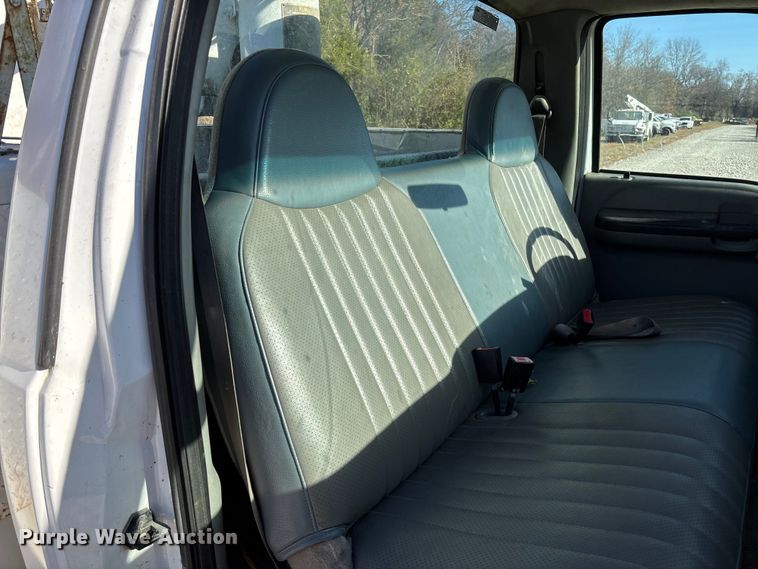 image for item EV3287 2006 Ford F350 Super Duty bucket truck