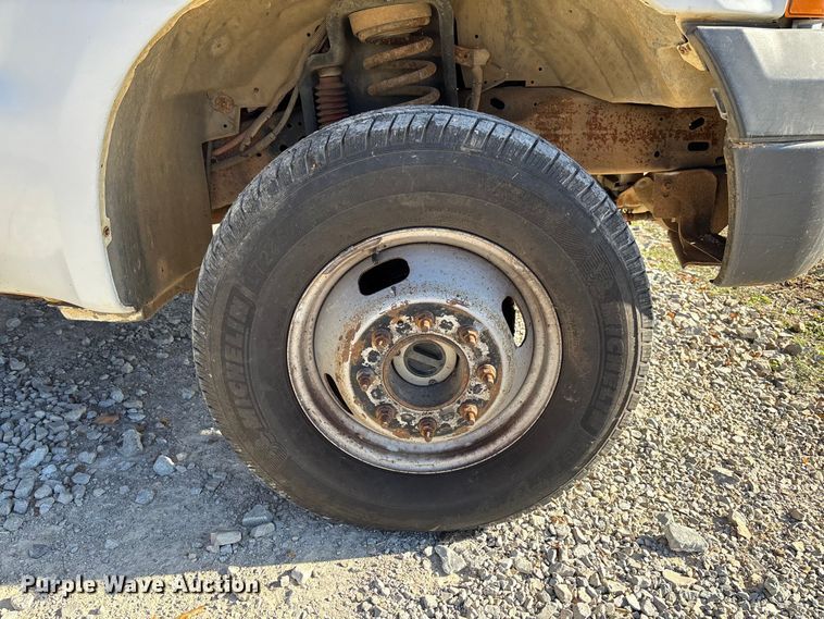 image for item EV3287 2006 Ford F350 Super Duty bucket truck