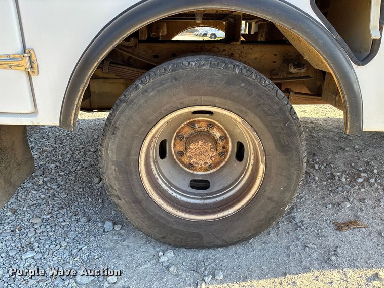 image for item EV3287 2006 Ford F350 Super Duty bucket truck