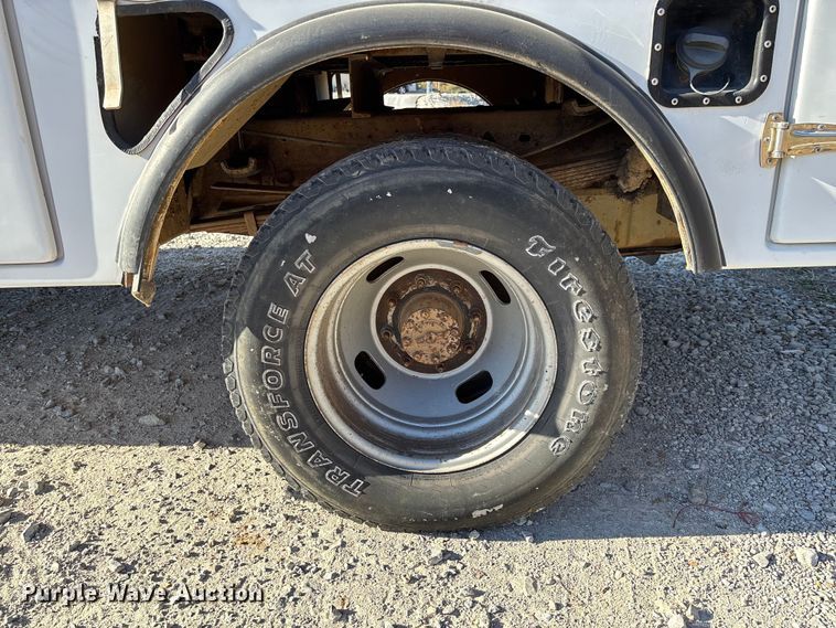 image for item EV3287 2006 Ford F350 Super Duty bucket truck