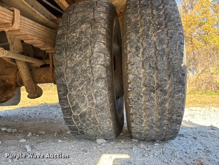 image for item EV3287 2006 Ford F350 Super Duty bucket truck