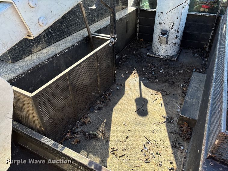 image for item EV3288 2016 RAM 5500 bucket truck