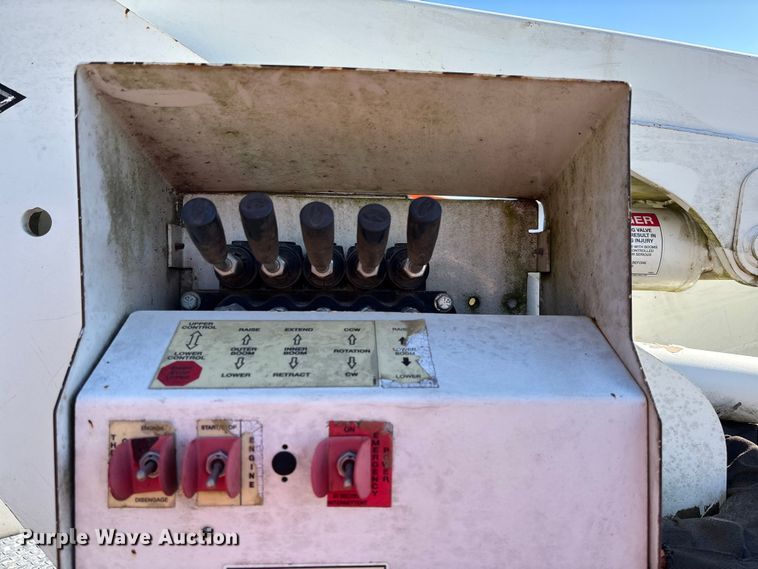 image for item EV3288 2016 RAM 5500 bucket truck