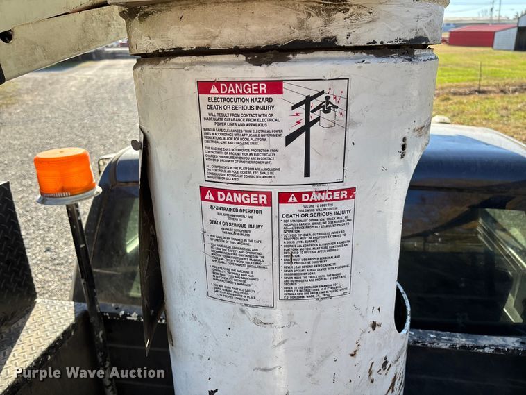 image for item EV3288 2016 RAM 5500 bucket truck