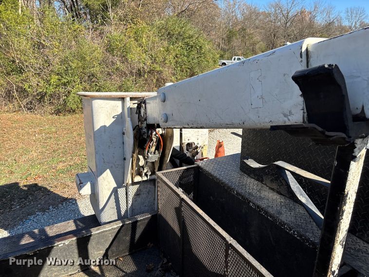 image for item EV3288 2016 RAM 5500 bucket truck