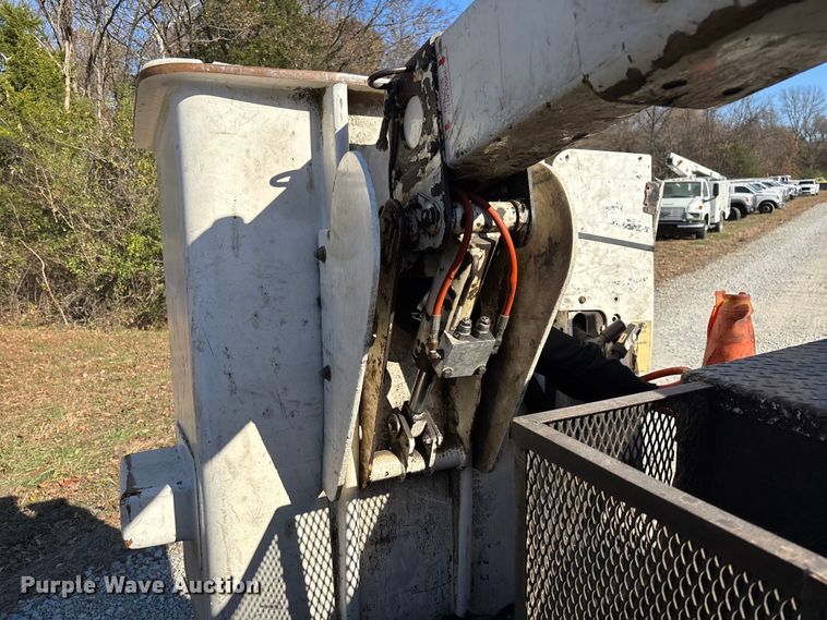 image for item EV3288 2016 RAM 5500 bucket truck