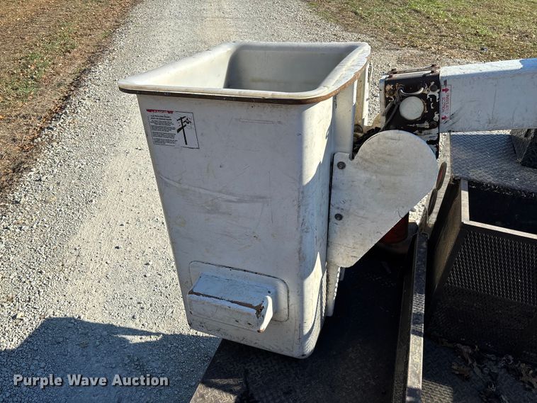 image for item EV3288 2016 RAM 5500 bucket truck