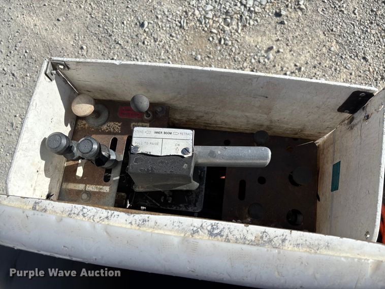 image for item EV3288 2016 RAM 5500 bucket truck