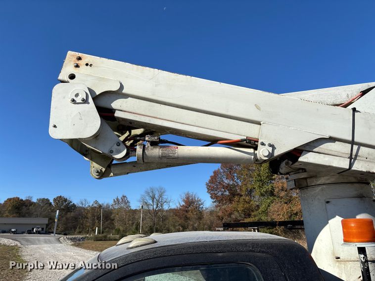 image for item EV3288 2016 RAM 5500 bucket truck