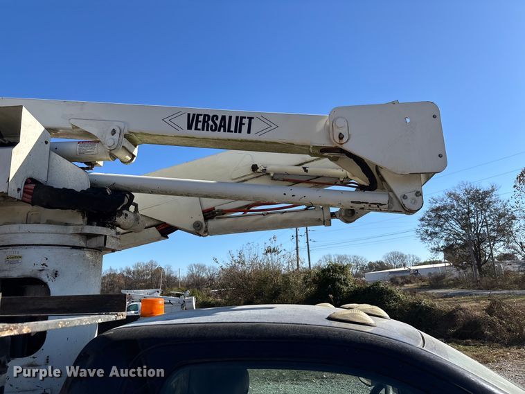 image for item EV3288 2016 RAM 5500 bucket truck