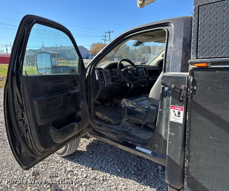 image for item EV3288 2016 RAM 5500 bucket truck