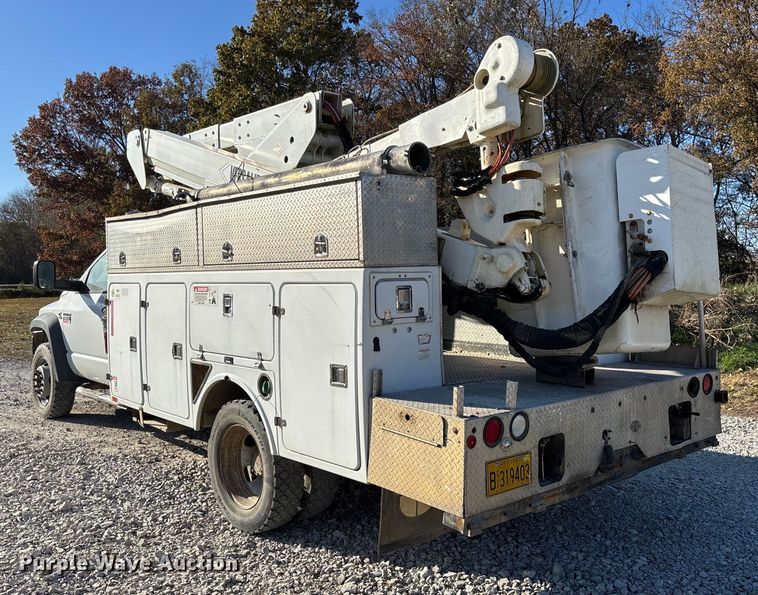 image for item EV3290 2009 Dodge Ram 5500 bucket truck
