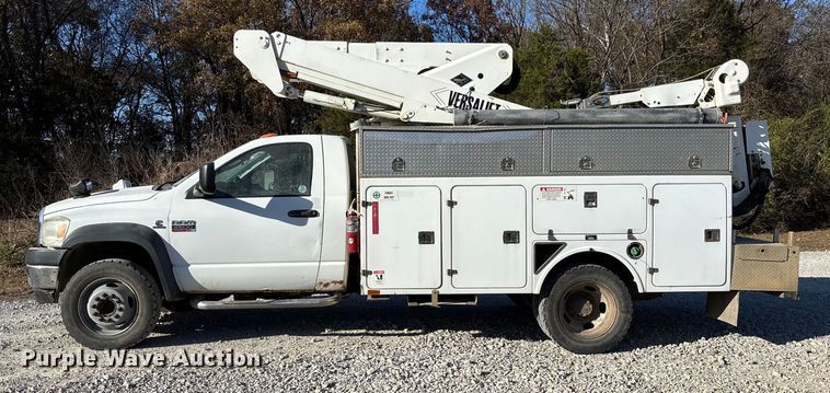 image for item EV3290 2009 Dodge Ram 5500 bucket truck