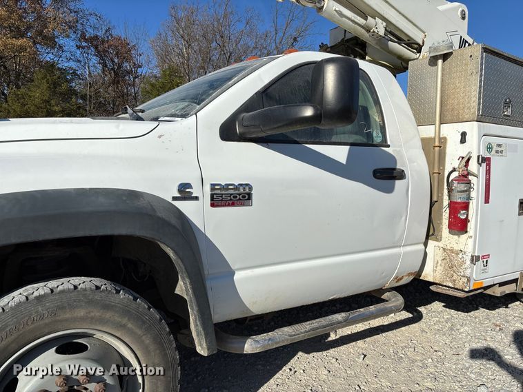 image for item EV3290 2009 Dodge Ram 5500 bucket truck