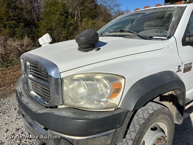 image for item EV3290 2009 Dodge Ram 5500 bucket truck