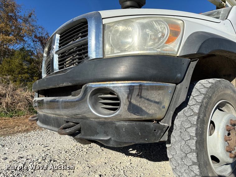 image for item EV3290 2009 Dodge Ram 5500 bucket truck
