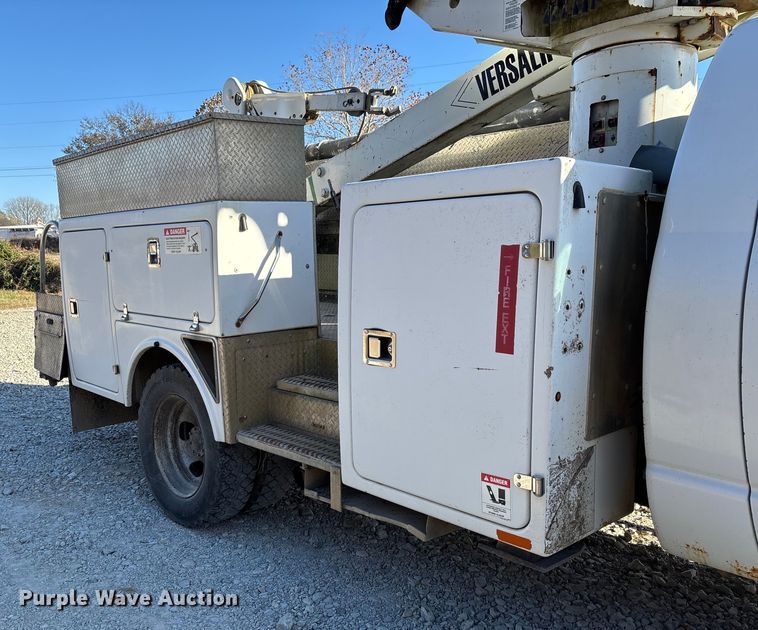 image for item EV3290 2009 Dodge Ram 5500 bucket truck