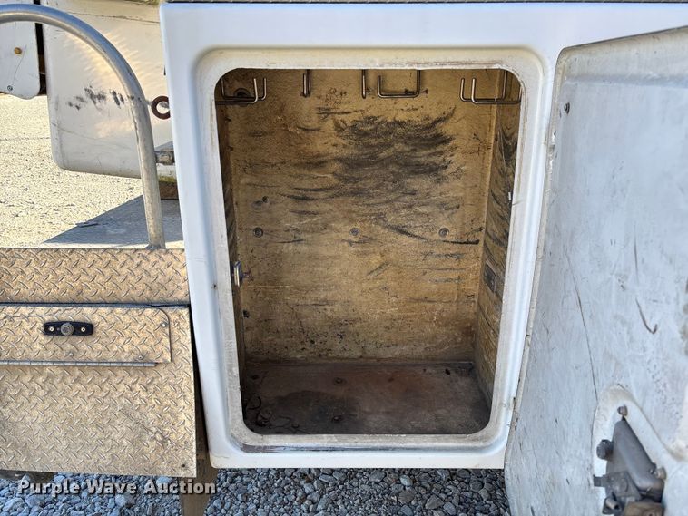 image for item EV3290 2009 Dodge Ram 5500 bucket truck