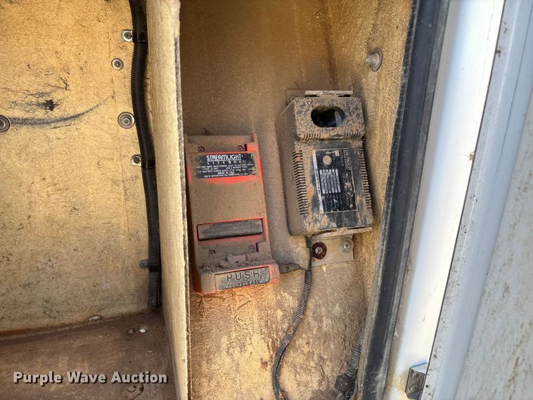 image for item EV3290 2009 Dodge Ram 5500 bucket truck