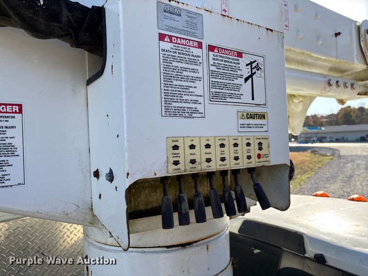 image for item EV3290 2009 Dodge Ram 5500 bucket truck