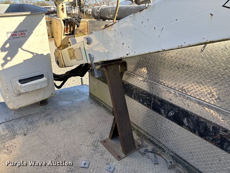 image for item EV3290 2009 Dodge Ram 5500 bucket truck