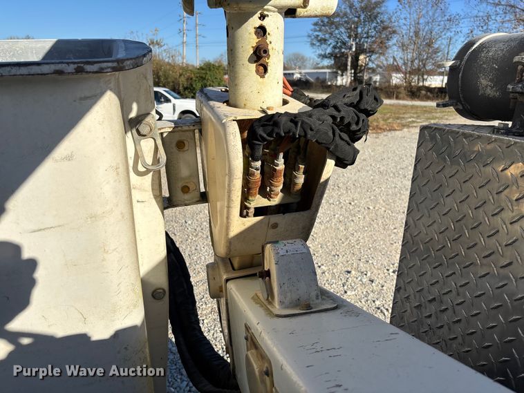 image for item EV3290 2009 Dodge Ram 5500 bucket truck