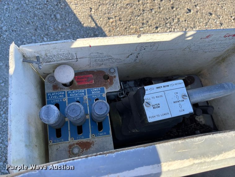 image for item EV3290 2009 Dodge Ram 5500 bucket truck