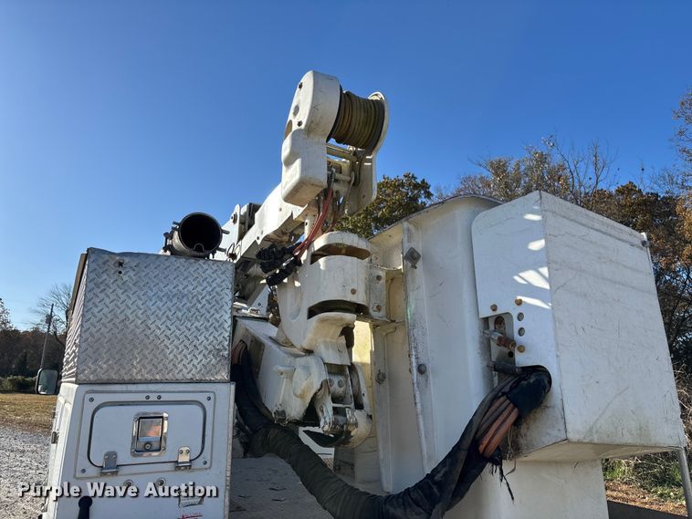 image for item EV3290 2009 Dodge Ram 5500 bucket truck