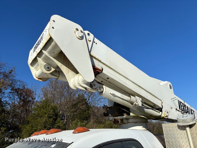 image for item EV3290 2009 Dodge Ram 5500 bucket truck