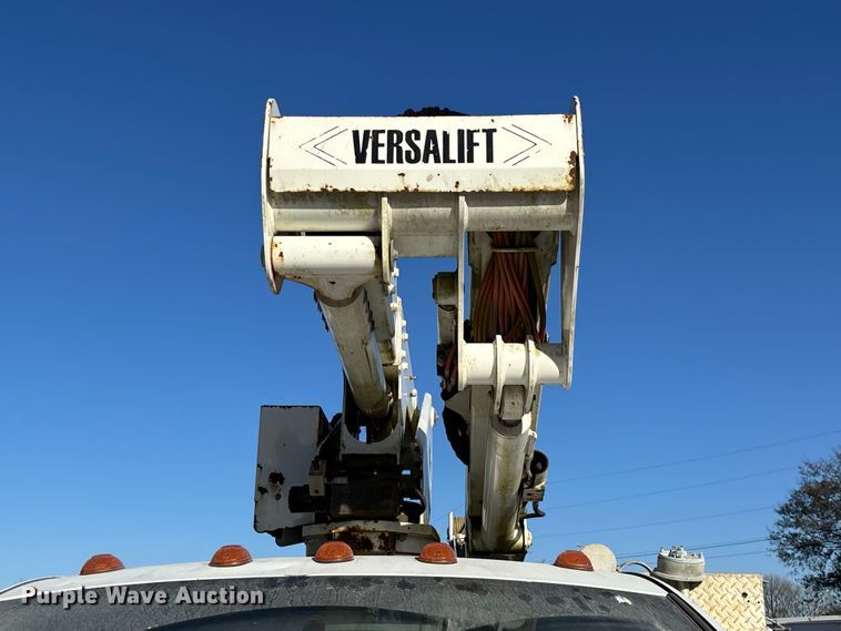 image for item EV3290 2009 Dodge Ram 5500 bucket truck