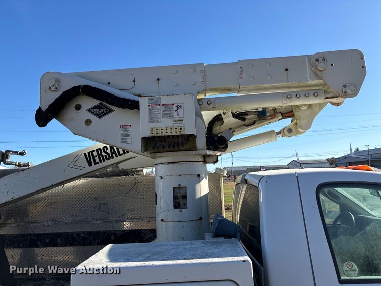 image for item EV3290 2009 Dodge Ram 5500 bucket truck