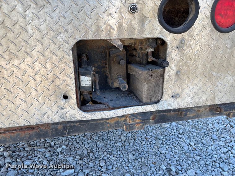 image for item EV3290 2009 Dodge Ram 5500 bucket truck