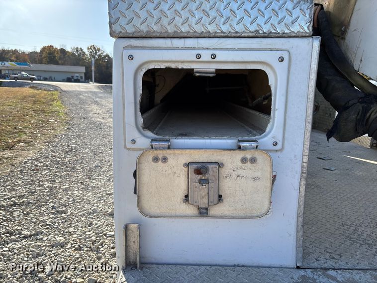 image for item EV3290 2009 Dodge Ram 5500 bucket truck