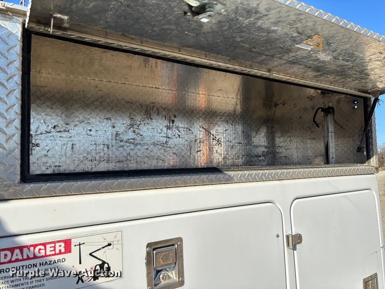 image for item EV3290 2009 Dodge Ram 5500 bucket truck