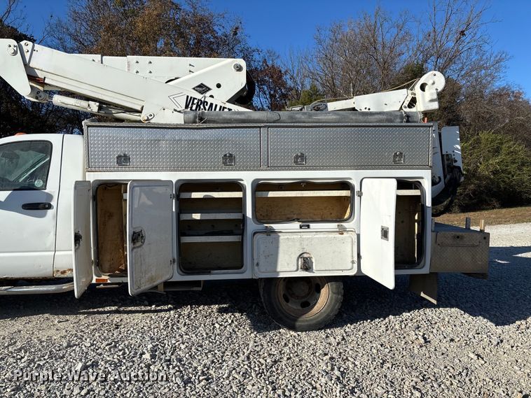image for item EV3290 2009 Dodge Ram 5500 bucket truck