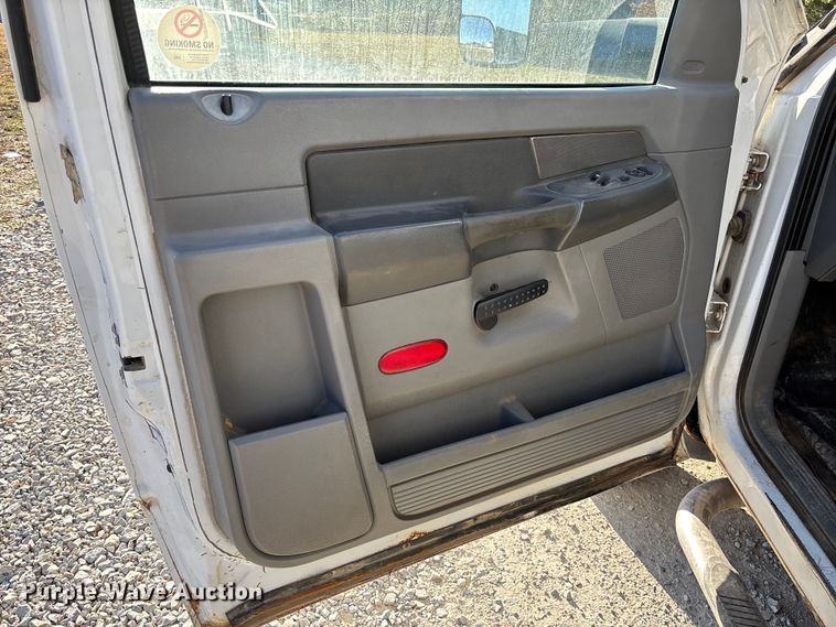 image for item EV3290 2009 Dodge Ram 5500 bucket truck