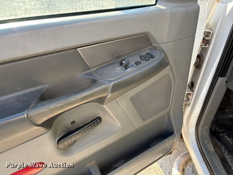 image for item EV3290 2009 Dodge Ram 5500 bucket truck