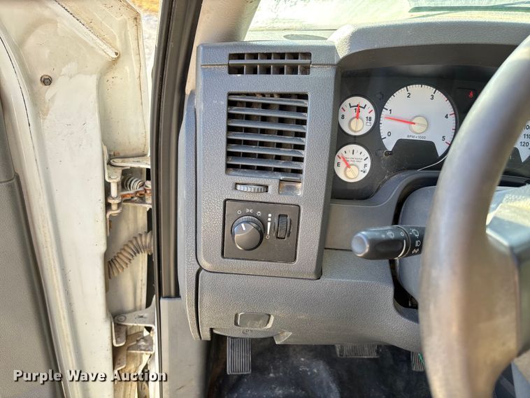 image for item EV3290 2009 Dodge Ram 5500 bucket truck