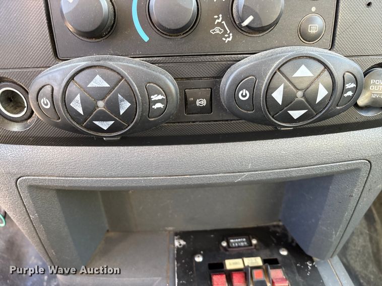 image for item EV3290 2009 Dodge Ram 5500 bucket truck