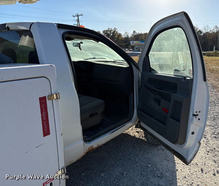 image for item EV3290 2009 Dodge Ram 5500 bucket truck