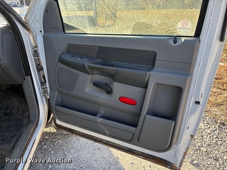 image for item EV3290 2009 Dodge Ram 5500 bucket truck